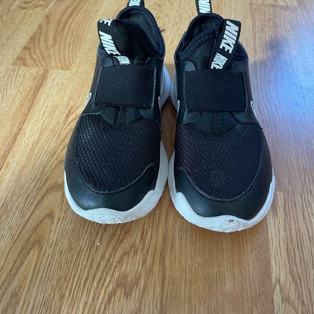 Nike toddler Black Slip-On Sneakers with Mesh Upper and Elastic Strap